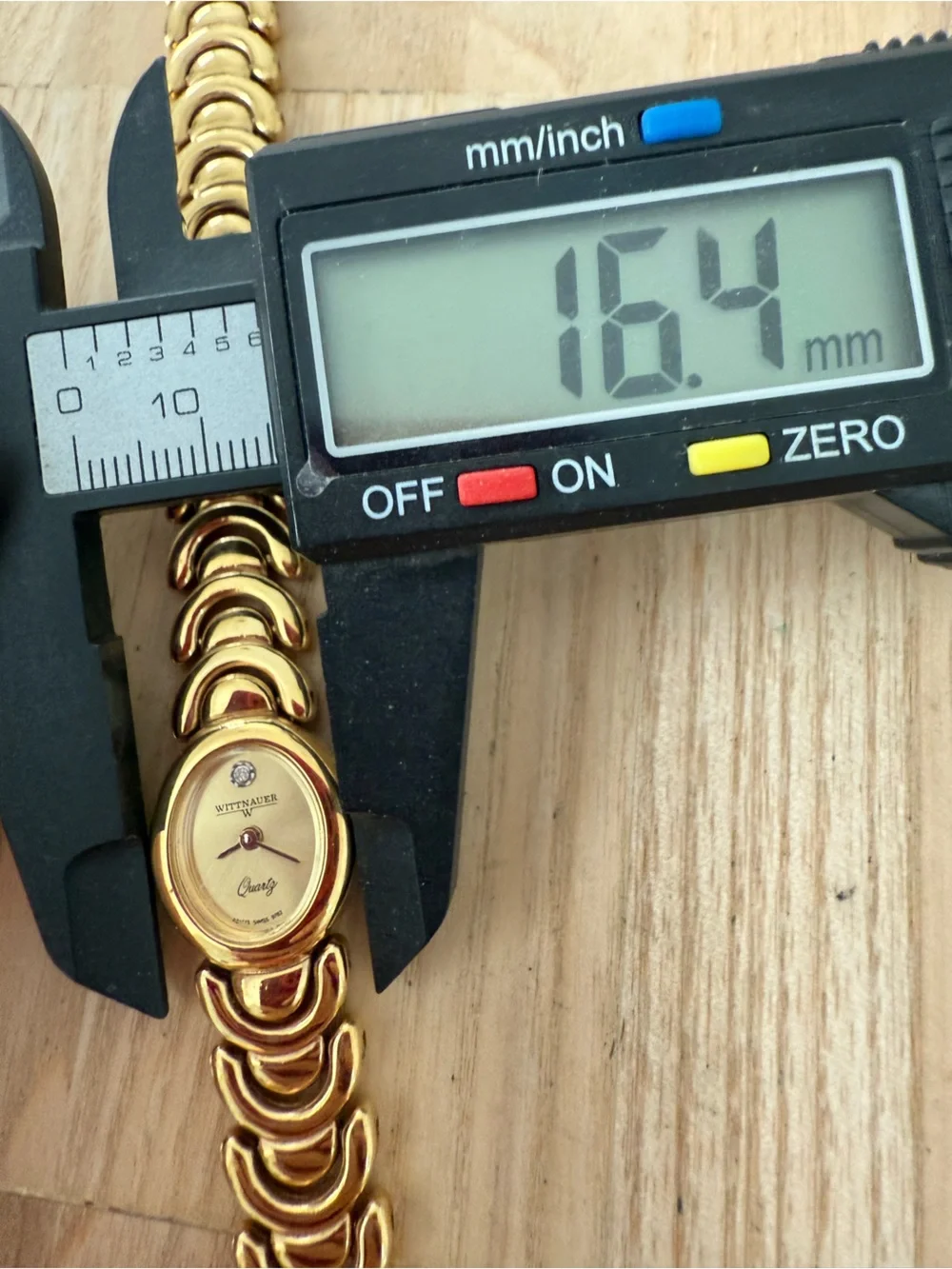Wittnauer ladies oval gold tone dress watch NEW BATTERY